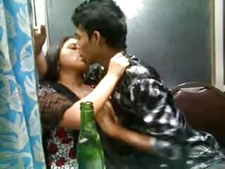 সুন্দরী বালিকা সেক্সি অ্যাডাল
